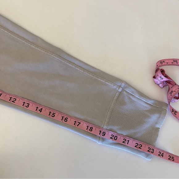 Lululemon || Wunder Under Crop 23" Ribbed in Washed French Clay Gray Beige 4 - Picture 9 of 11